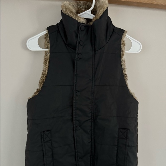 Tuckernuck Emilia Wax Fur Reversible Vest - Picture 5 of 5